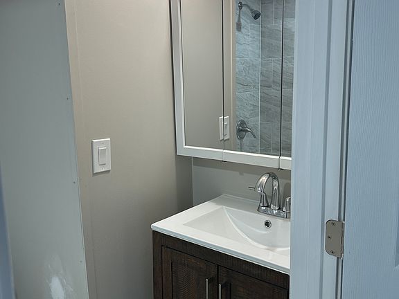 3rd image of 3203 Claiborne Dr