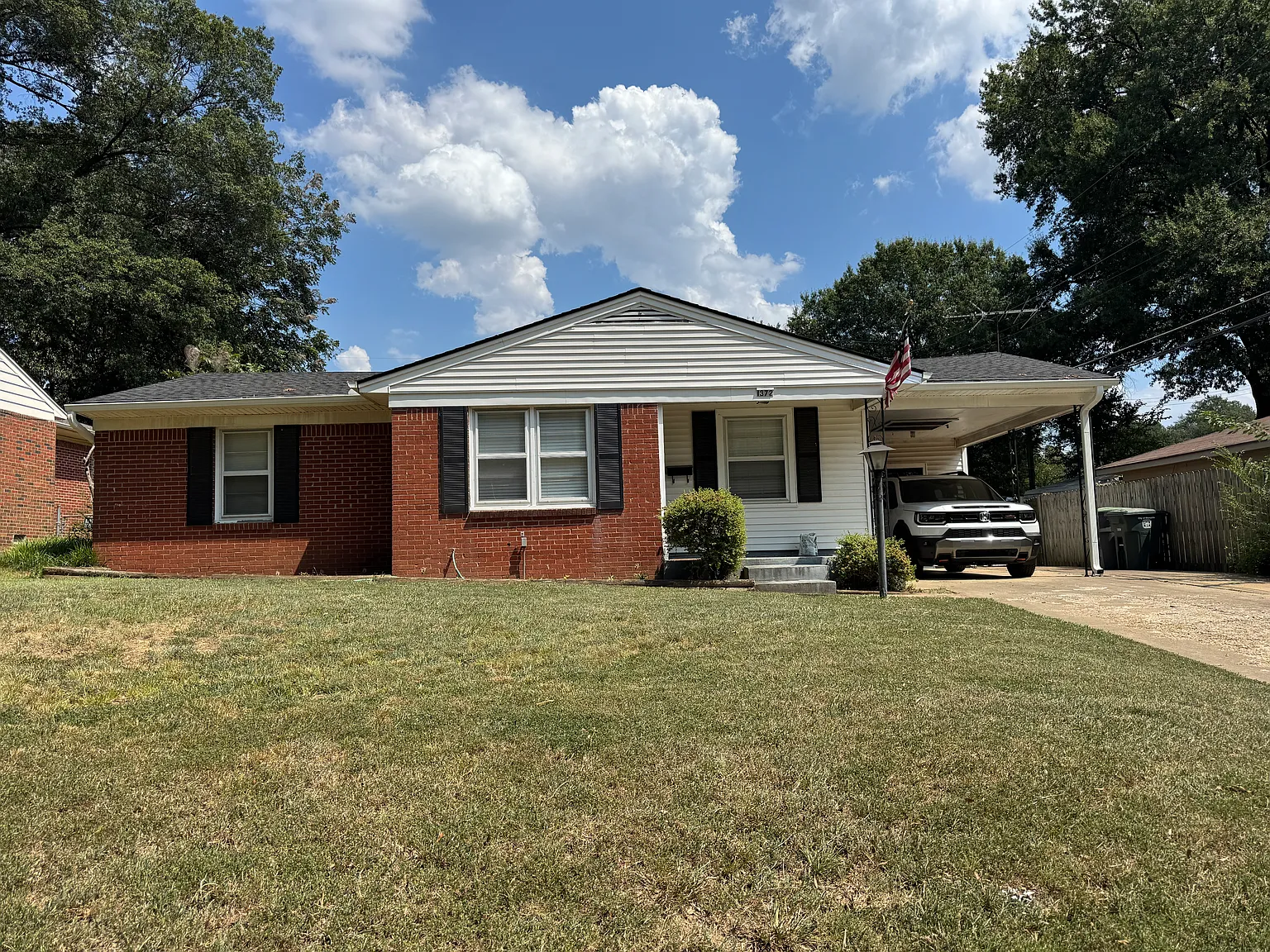 3 bed, 1000 sqft, $1,350 — Photo 1