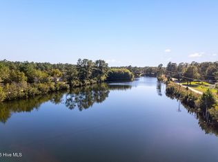 33 Pender Lake Rd, Currie, NC 28435