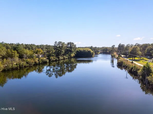 33 Pender Lake Road, Currie, NC 28435