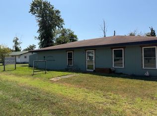 930 Maple St, Chetopa, KS 67336