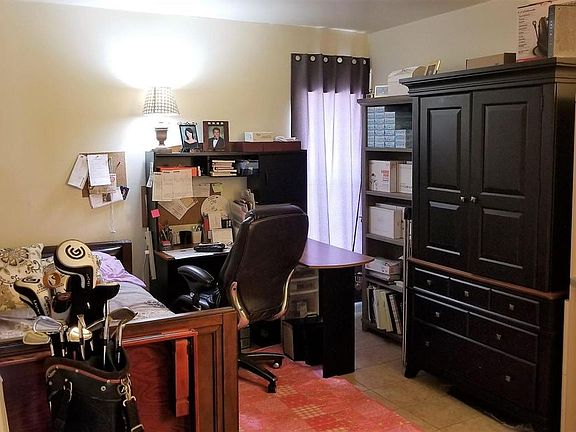 4th image of 402 Marshall Ct NW Unit 05
