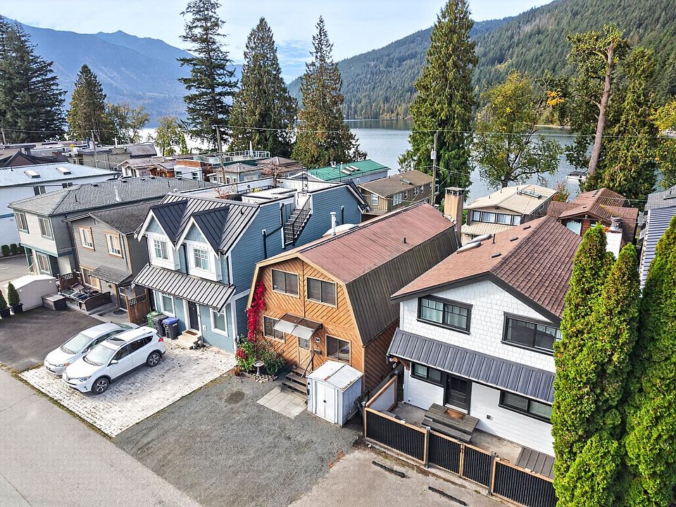 1st image of 216 1st Ave
