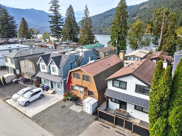 216 1st Ave, Fraser Valley, BC V2R 4Y4