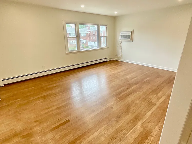 340 New York Ave #2 — Photo 8