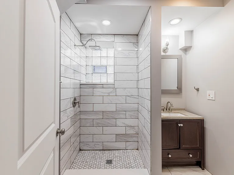 1038 N Harding Ave #2 — Photo 9
