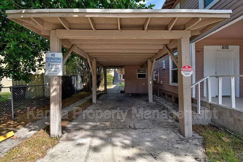 5 bed, 2.0 bath, 2196 sqft, $3,600 — Photo 4