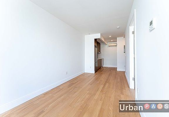 5th image of 305 Kingsland Ave APT 4A