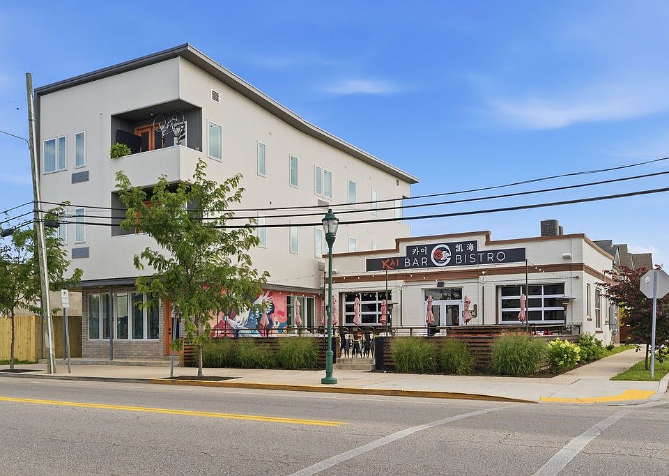 1st image of 623 E Main St #205
