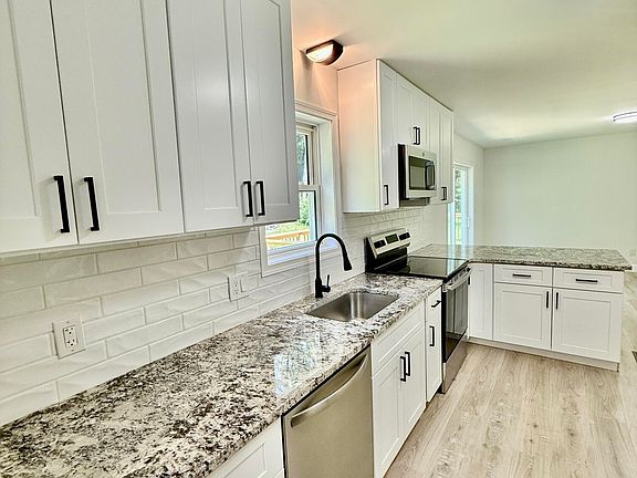 3rd image of 459 Pocono Blvd