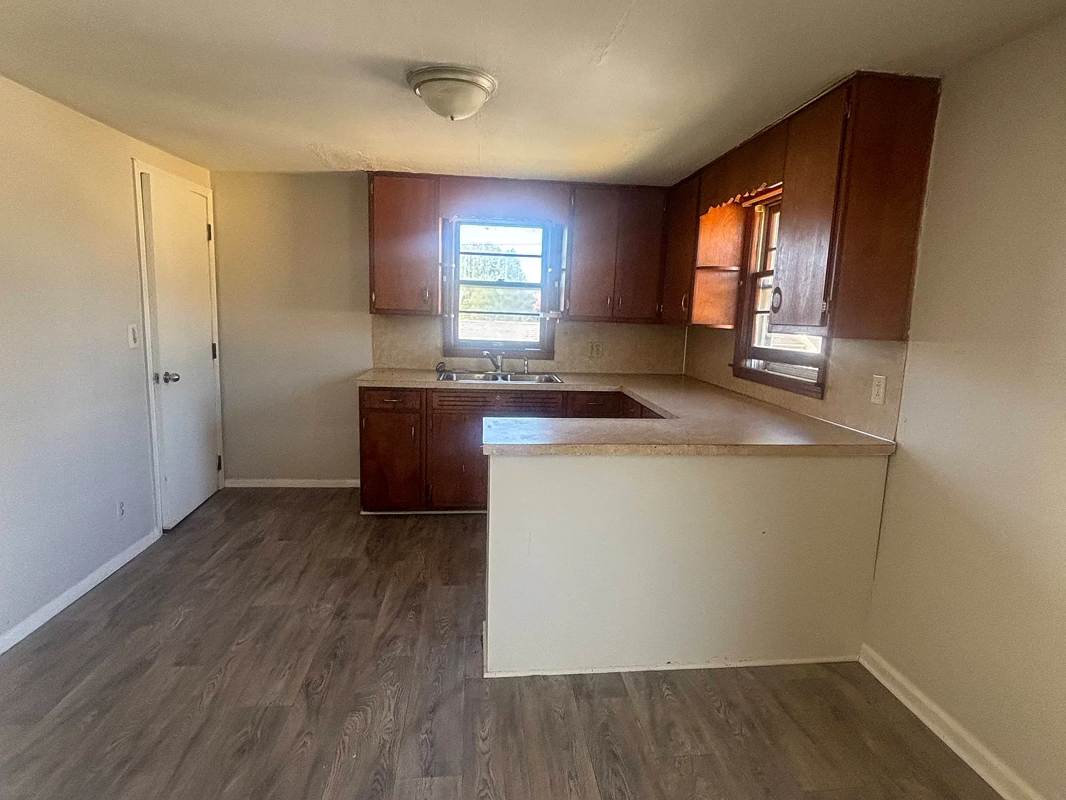 2 bed, 650 sqft, $900 — Photo 2