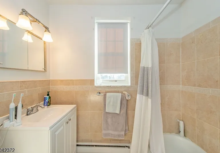 370 Claremont Ave #A7 — Photo 9