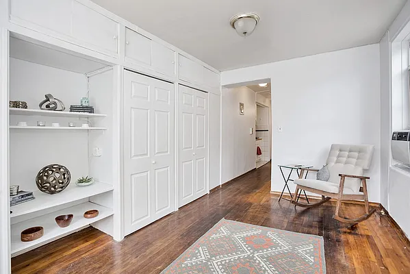 Sold by Warburg | media 28