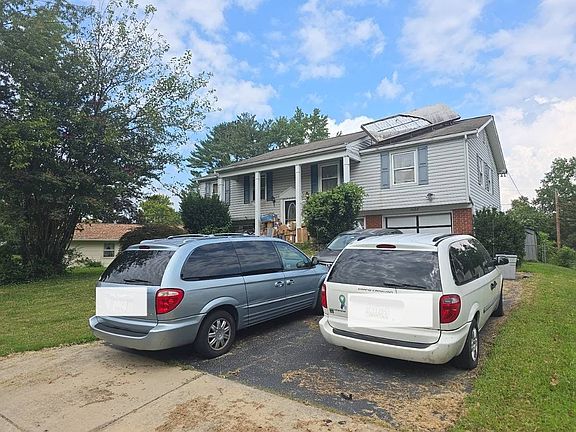 2nd image of 1507 Palisades Ct