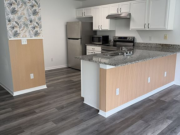 4th image of 701 Cresting Oak Cir