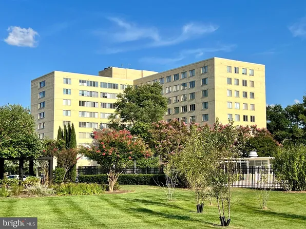 6631 Wakefield Dr APT 320, Alexandria, VA 22307