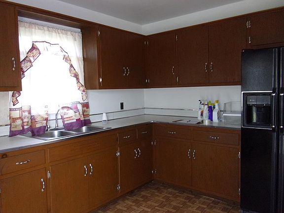 4th image of 8256 Treherneville Dr