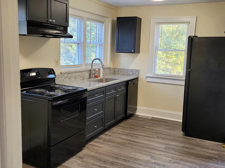 704 W Council St — Photo 3