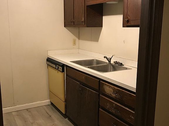 4th image of 126 Marshall St APT 5