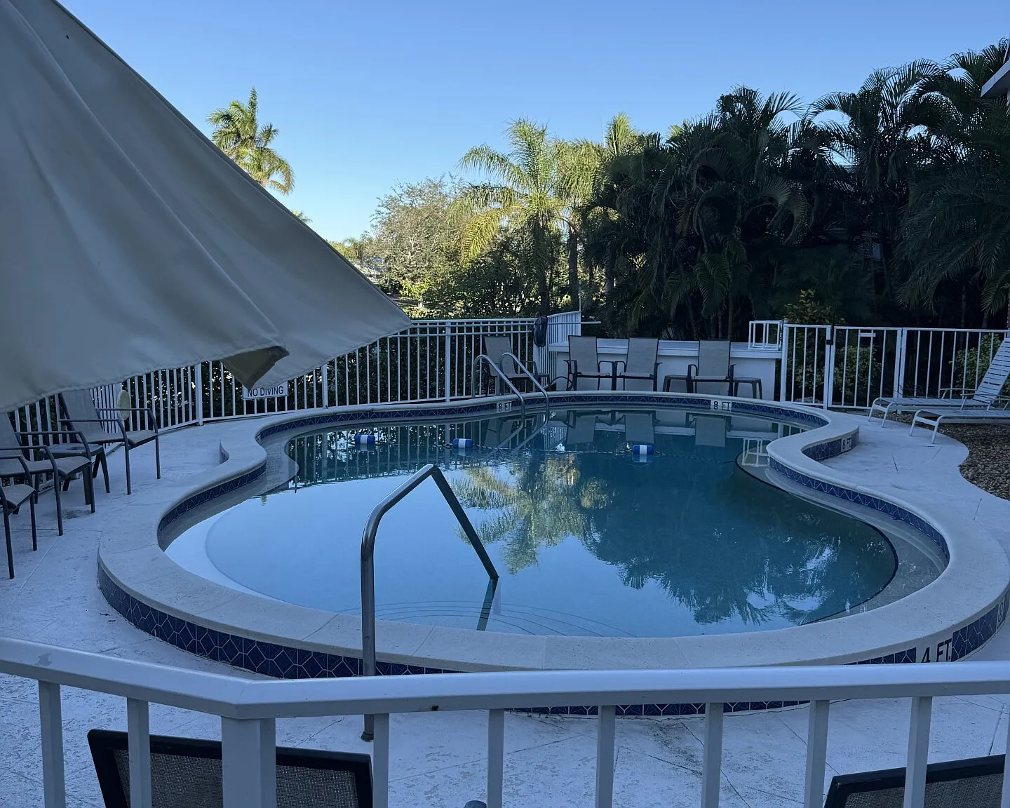 1900 Alamanda Dr — Photo 3