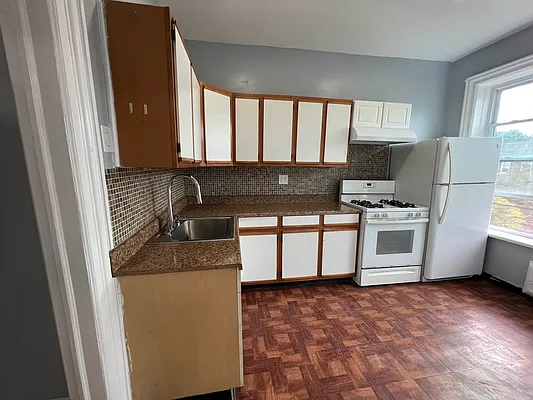 Rented by Paragon Real Estate Corporation | media 9