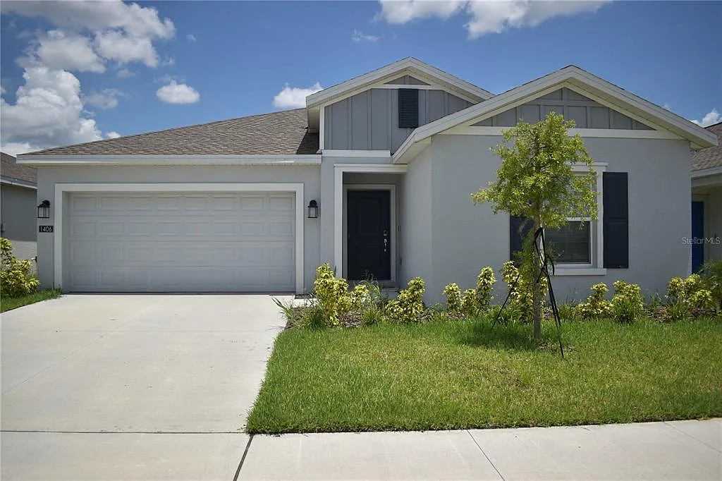 4 bed, 2.0 bath, 1955 sqft, $2,000 — Photo 1
