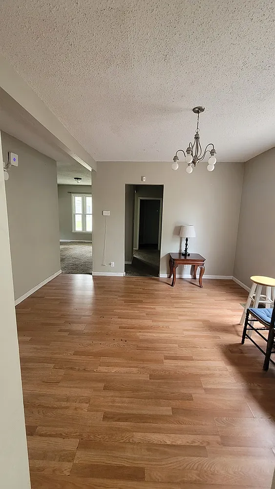 7 bed, 2400 sqft, $3,500 — Photo 2