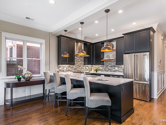 4th image of 2621 N Lakewood Ave #3