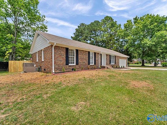 2nd image of 907 Flora Cir SE