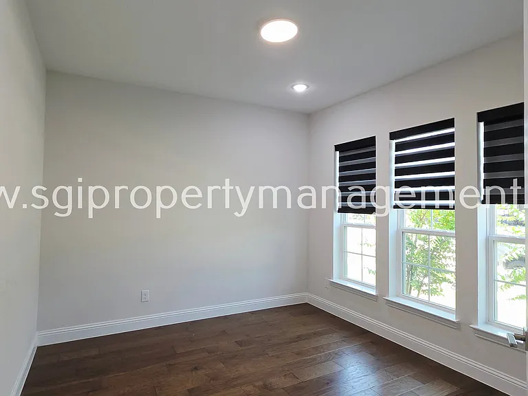 10870 Grayhead Dr — Photo 14