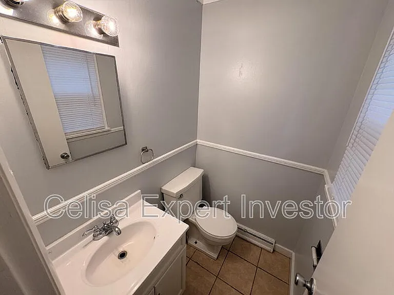 1321 Spring St — Photo 5