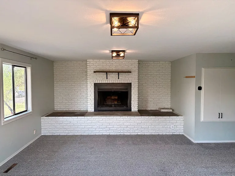 1175 E Elm Ave — Photo 2