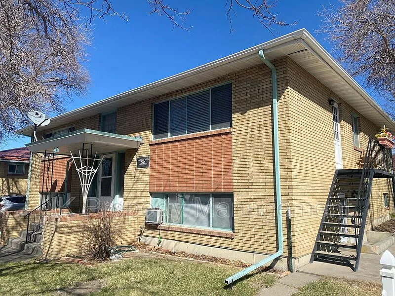2 bed, 1.0 bath, $925 — Photo 1