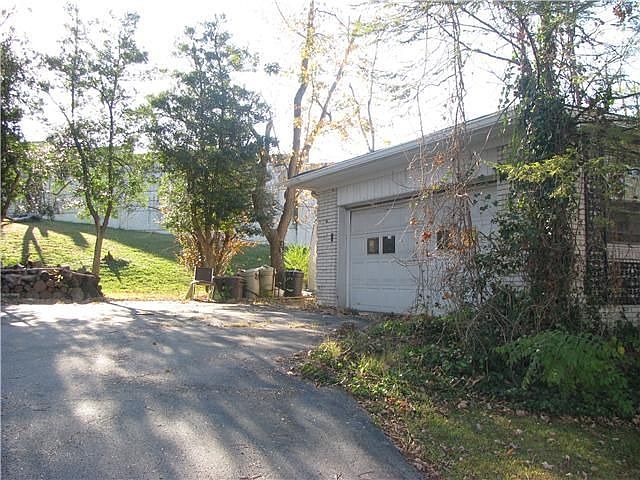 2nd image of 204 Holiday Dr