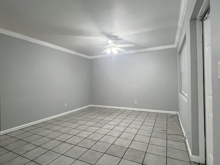1401 NE 15th St #8 — Photo 5