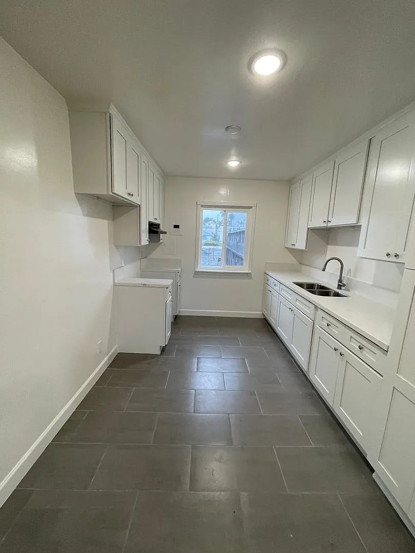 2 bed, 650 sqft, $2,100 — Photo 4