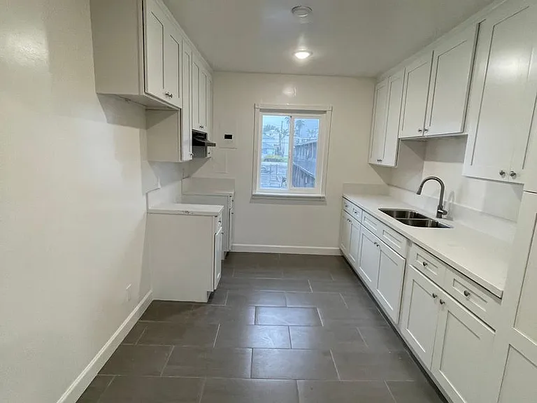 7119 S Victoria Ave #6 — Photo 4