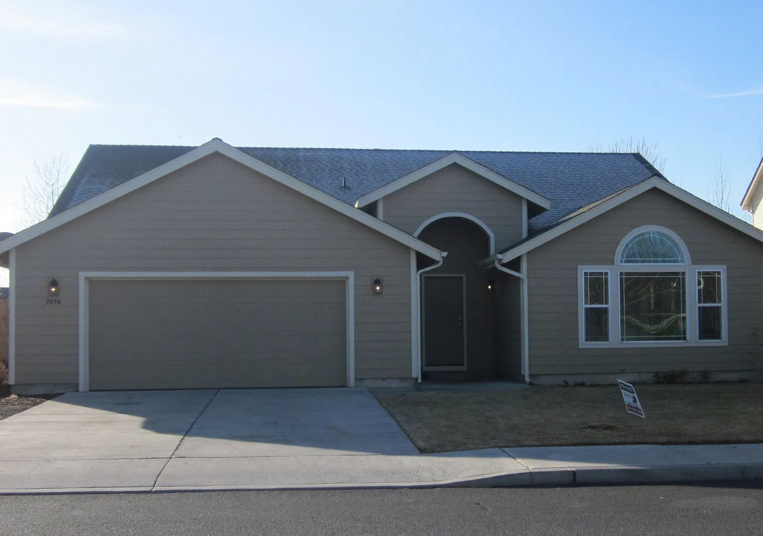 3 Bedroom Single Level Home in NW Redmond — Photo 1