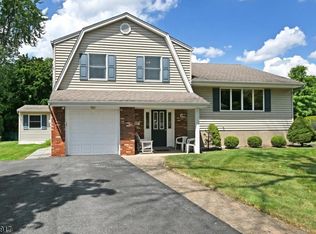 25 Oxford Ct, Paramus, NJ 07652