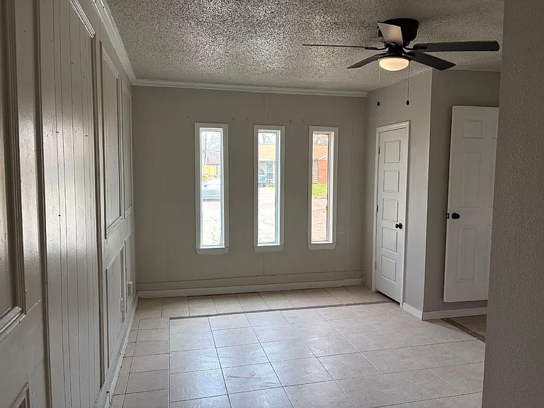 5530 Lakefield Dr — Photo 2