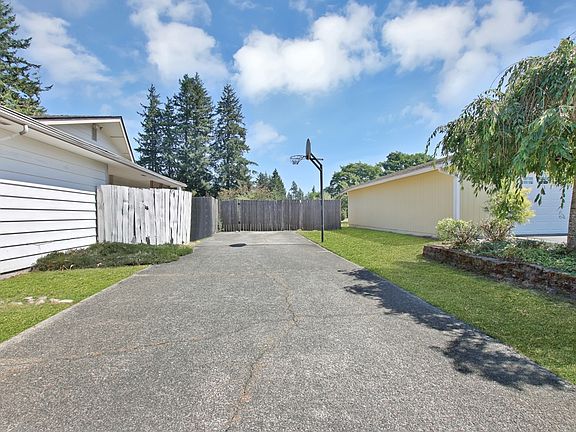 4th image of 13817 12th Ave S