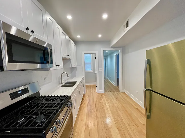 4853 W Augusta Blvd #2 — Photo 8