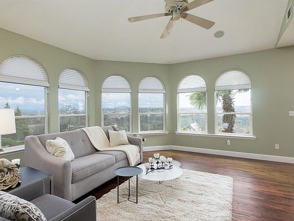 4th image of 757 Knight Ln
