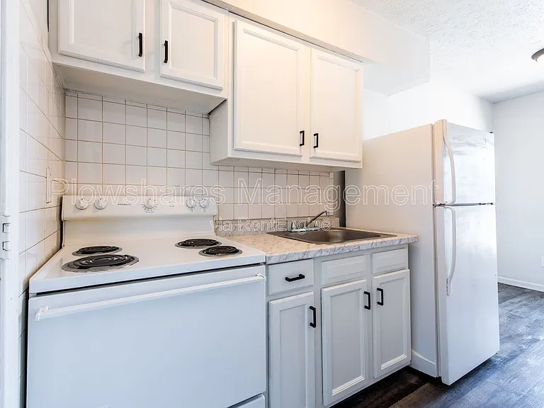 3205 Twin Oak Ln #8 — Photo 5
