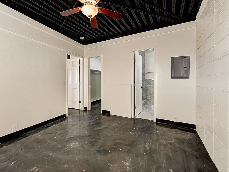 1325 W Lindsey St — Photo 16