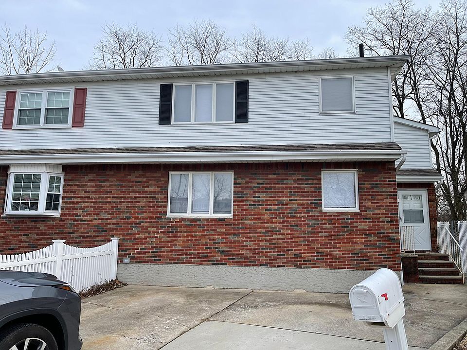 1st image of 128 Blythe Pl Floor 2