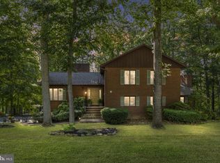 16 Harlequin Ln, Falling Waters, WV 25419