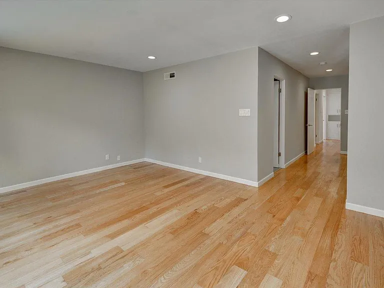 207 Valencia Dr — Photo 29