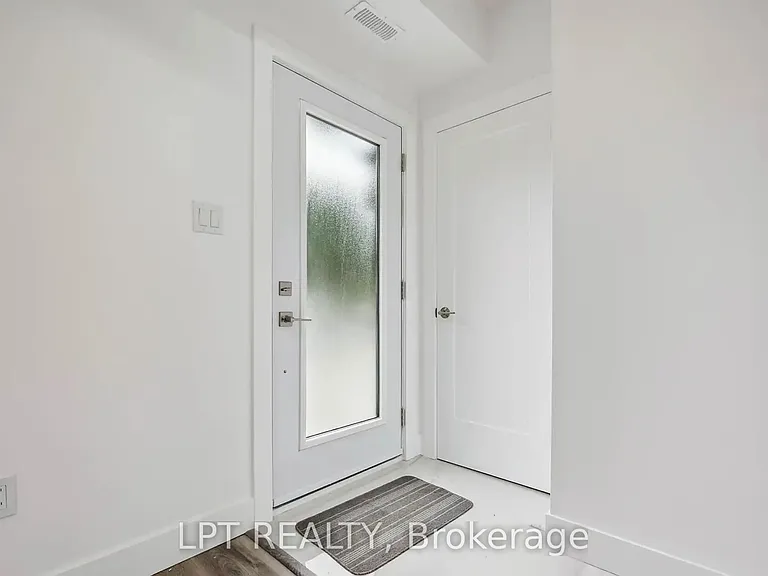 19 Hatfield Cres — Photo 4
