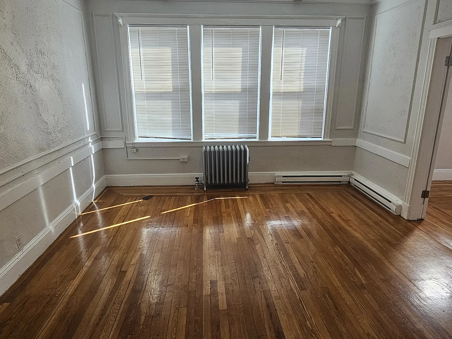 3 bed, 750 sqft, $2,750 — Photo 1